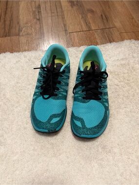 Nike Women’s Teal Athletic Running Shoes - Light Weight Sz 8